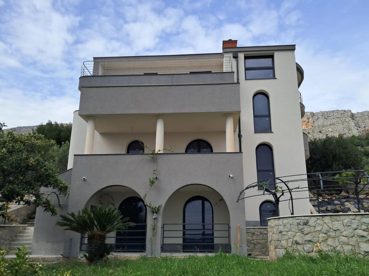 Apartment Suhi Potok Jesenice (Split-Dalmatia)
